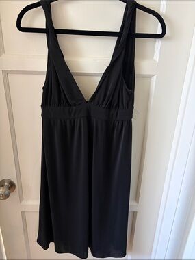 Vera Wang Black Sleeveless V-Neck Cocktail Dress